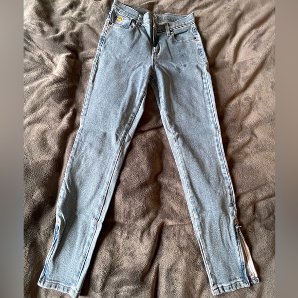 YOGA Jeans - Rachel Style - Picture 2 of 6